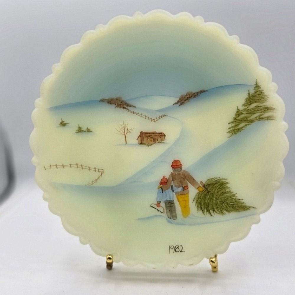 Fenton‎ Glass 1982 Christmas Tree Haul Hand Painted Custard Satin 8" Plate
